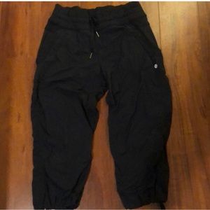 Lululemon Studio Crop Pants Pockets Draw cord Lightweight Gym Yoga Black Women 6